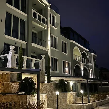Mediterranea - Luxury With Pool Barbecue Kids-area Apartment Varna